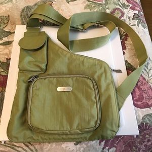 Baggallini Green Crossbody/Slingback bag